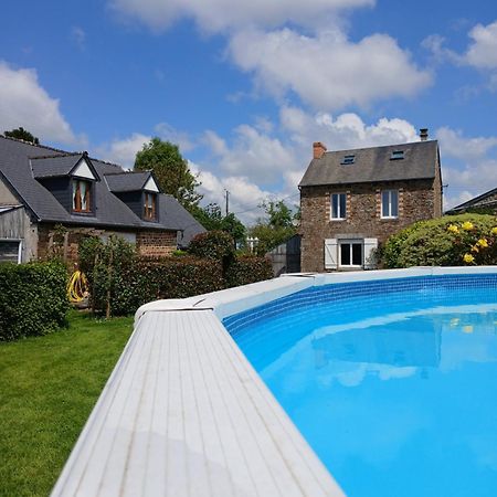 Isigny-le-Buat Le Jardin B&B מראה חיצוני תמונה
