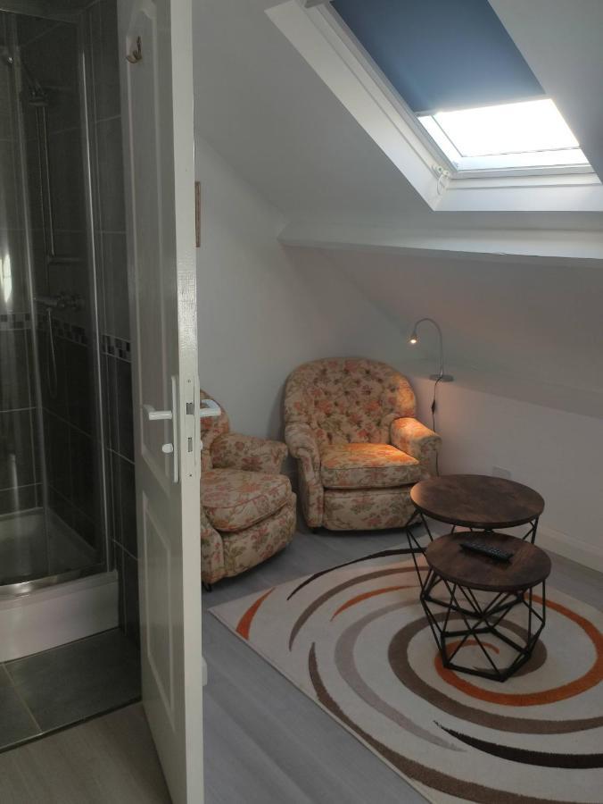 Isigny-le-Buat Le Jardin B&B מראה חיצוני תמונה