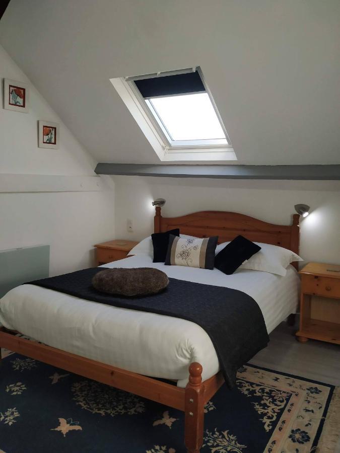 Isigny-le-Buat Le Jardin B&B מראה חיצוני תמונה