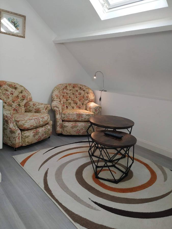 Isigny-le-Buat Le Jardin B&B מראה חיצוני תמונה