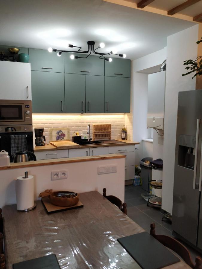 Isigny-le-Buat Le Jardin B&B מראה חיצוני תמונה