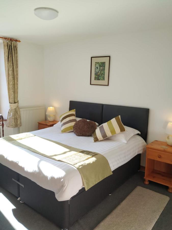 Isigny-le-Buat Le Jardin B&B מראה חיצוני תמונה