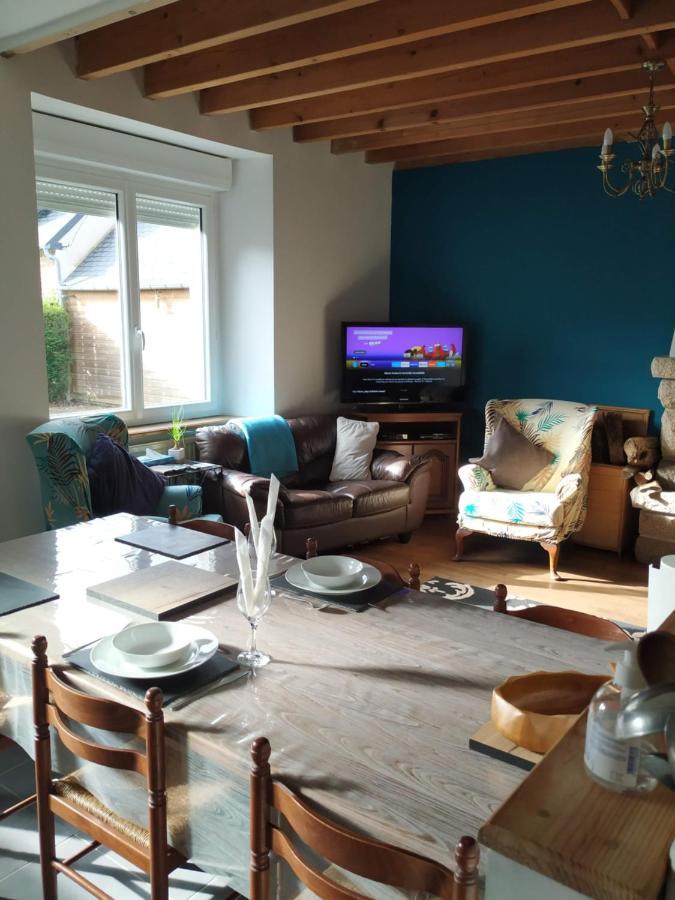 Isigny-le-Buat Le Jardin B&B מראה חיצוני תמונה