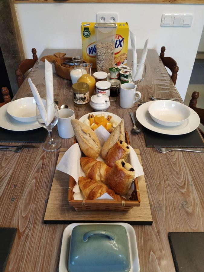 Isigny-le-Buat Le Jardin B&B מראה חיצוני תמונה