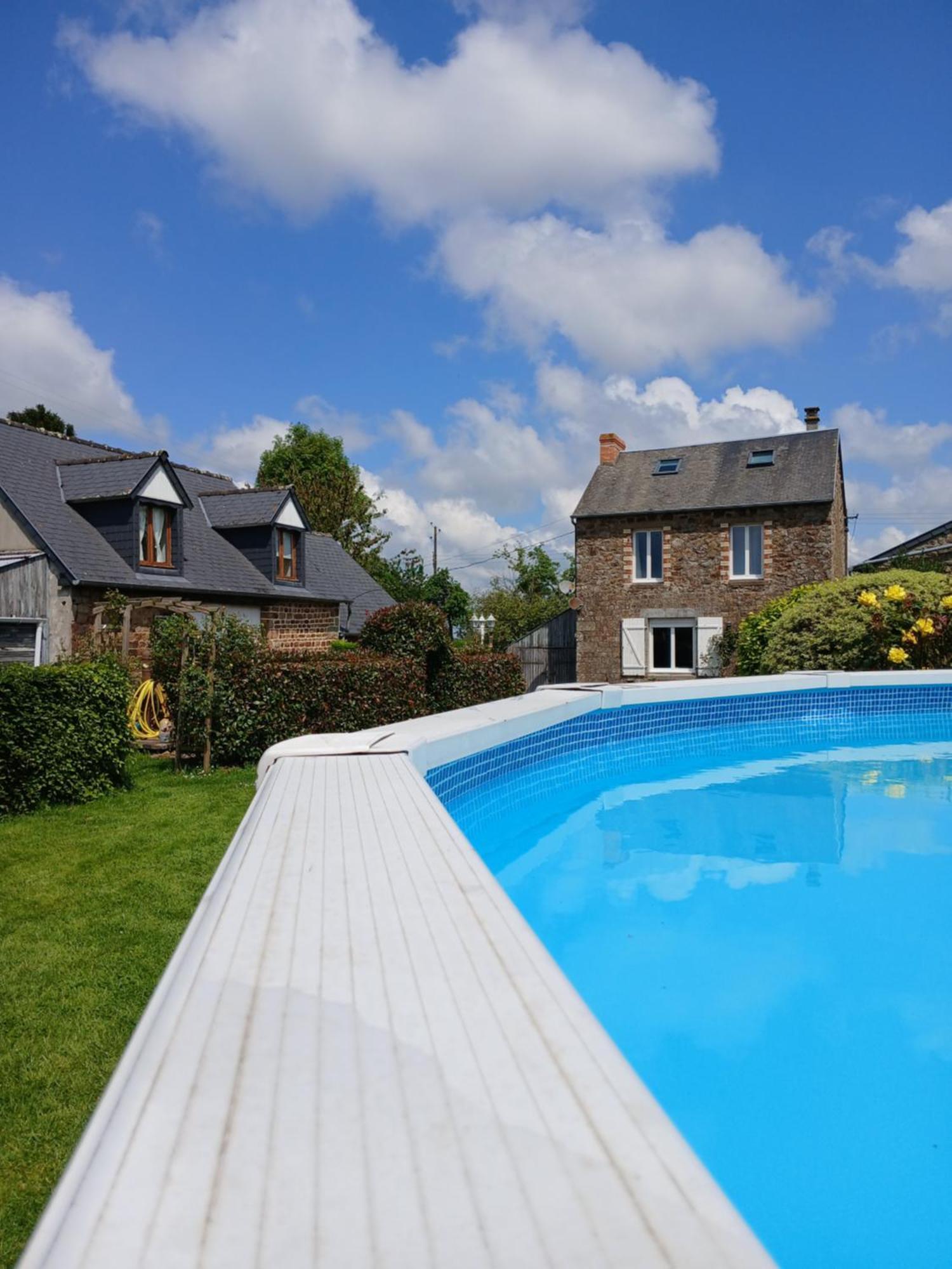 Isigny-le-Buat Le Jardin B&B מראה חיצוני תמונה