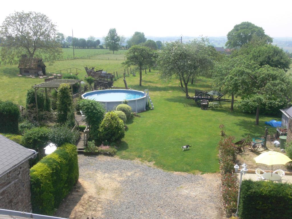 Isigny-le-Buat Le Jardin B&B מראה חיצוני תמונה