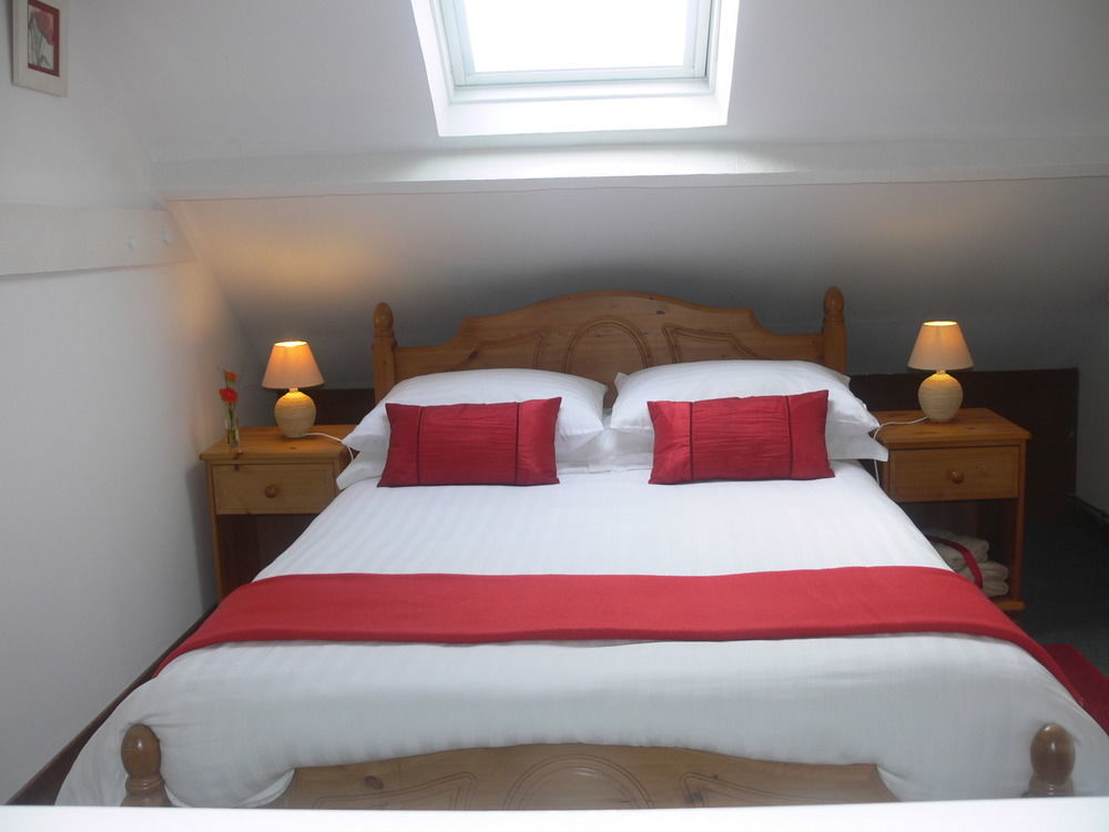 Isigny-le-Buat Le Jardin B&B מראה חיצוני תמונה