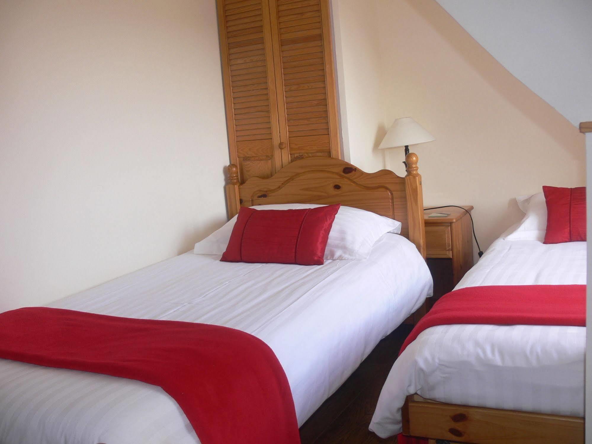 Isigny-le-Buat Le Jardin B&B מראה חיצוני תמונה