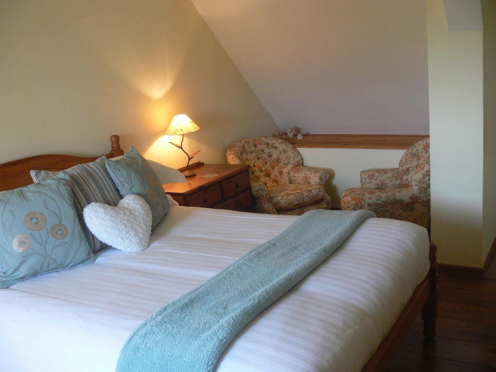 Isigny-le-Buat Le Jardin B&B מראה חיצוני תמונה