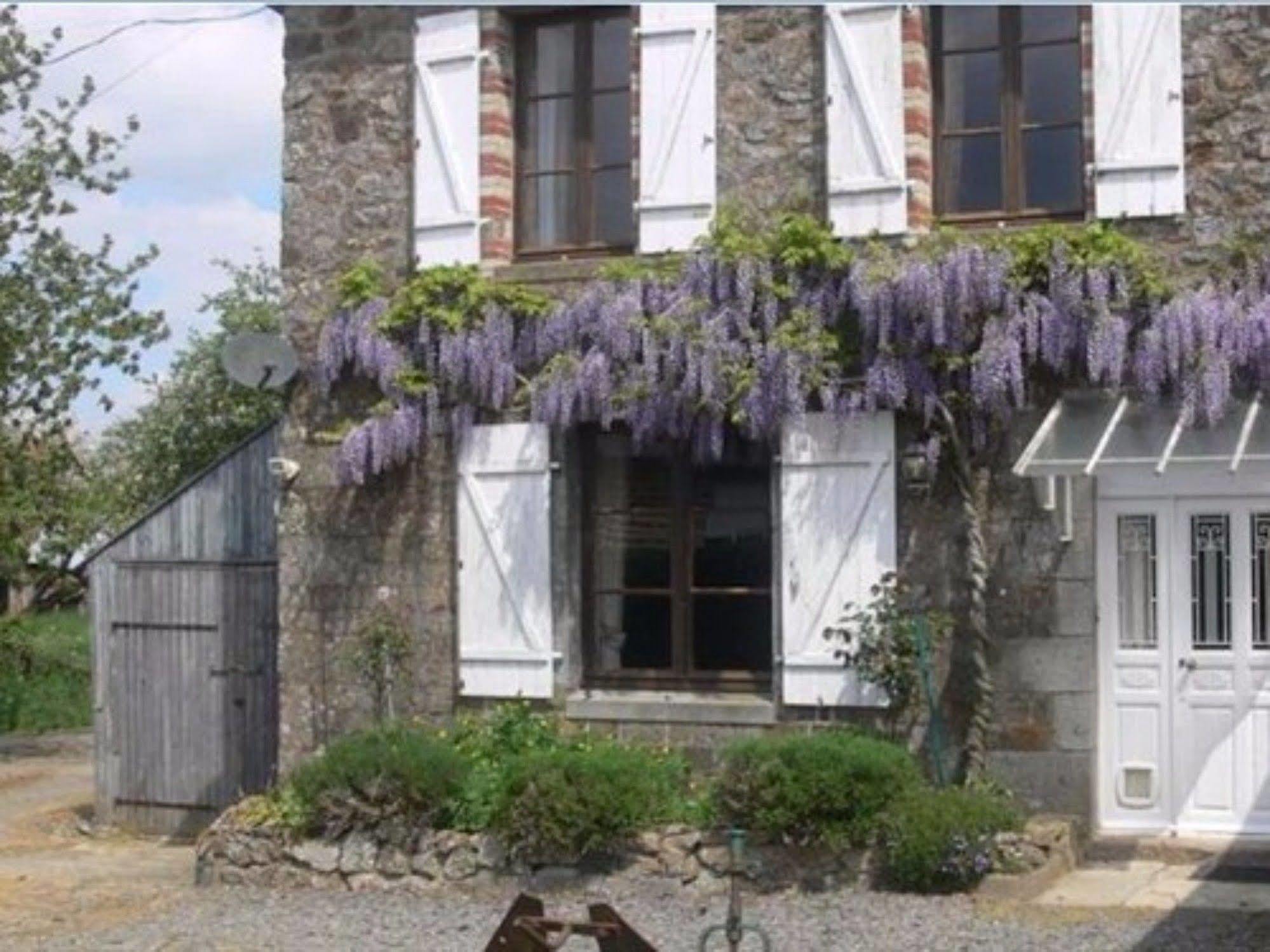 Isigny-le-Buat Le Jardin B&B מראה חיצוני תמונה
