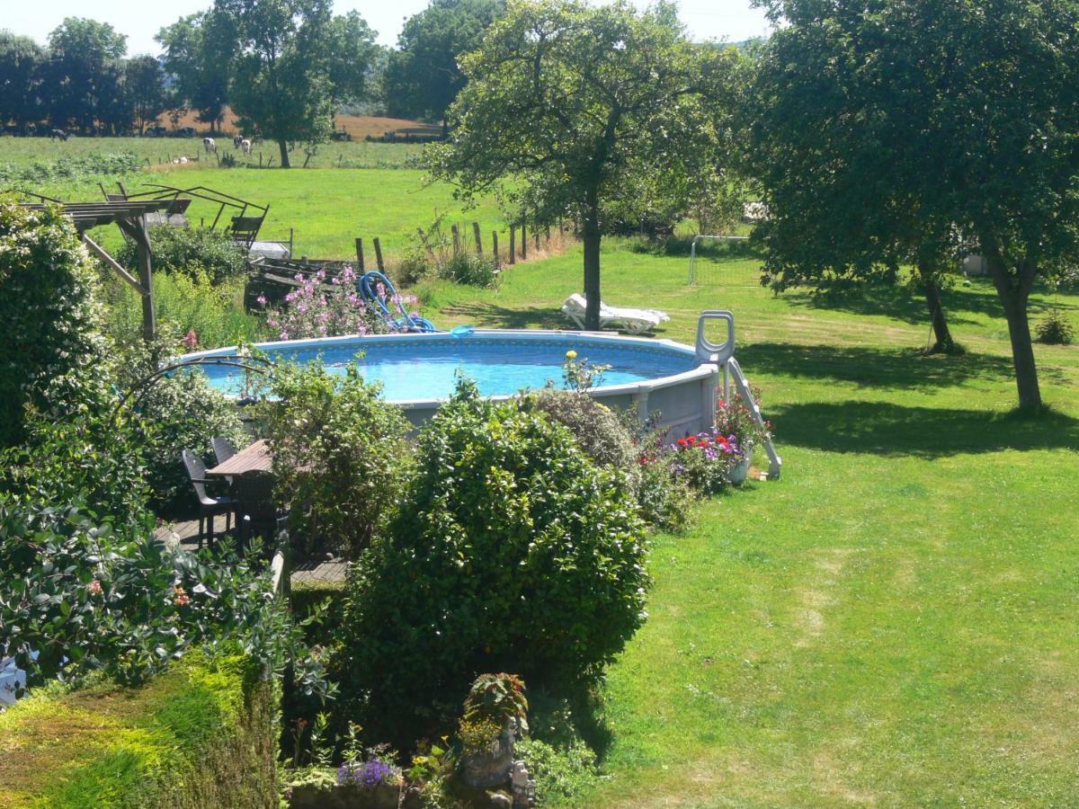 Isigny-le-Buat Le Jardin B&B מראה חיצוני תמונה